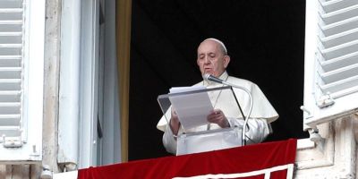 Papa não conduzirá missas de Ano Novo em razão de dor ciática