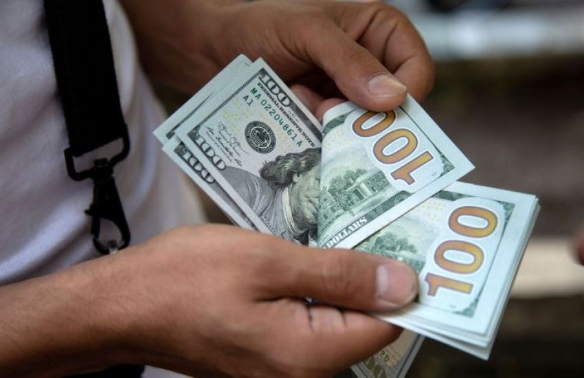 Dólar aproxima-se de R$ 5,40 e fecha no maior valor desde novembro 