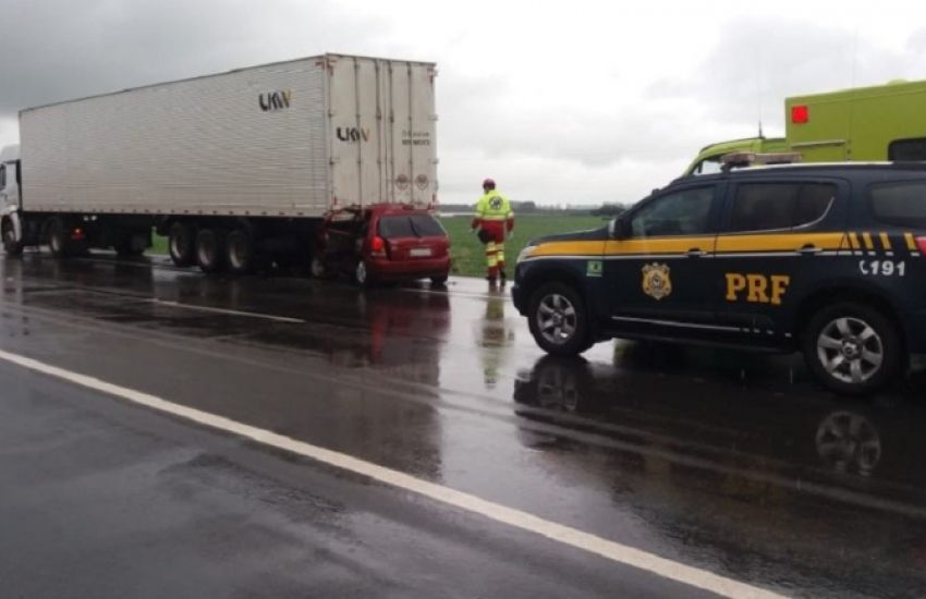 Mulher morre em acidente de trânsito na BR-116 em Pelotas 