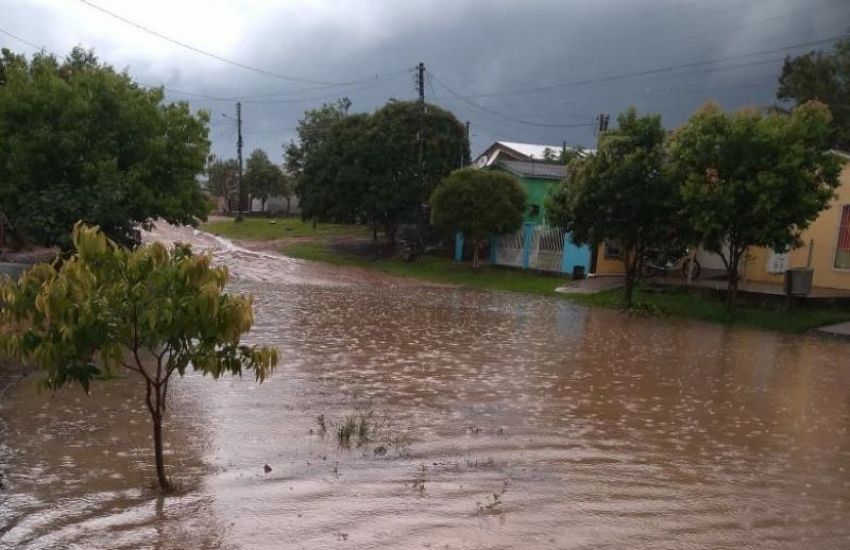Chuva forte deixa alguns pontos alagados em Camaquã 