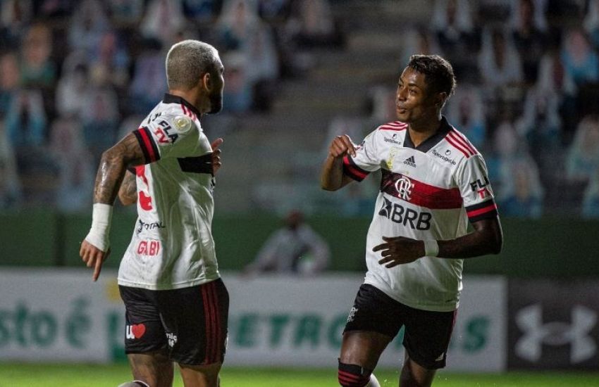 Flamengo enfrenta Corinthians no Maracanã em busca da ponta da tabela 