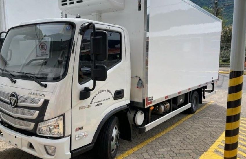 Caminhão-baú refrigerado para transporte de vacinas contra a covid-19 chega ao Estado 