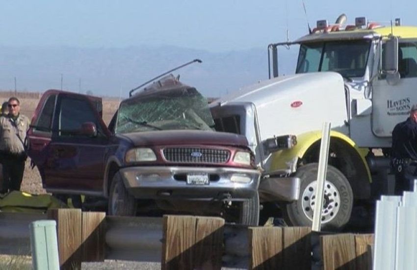 Acidente deixa ao menos 15 mortos em uma estrada dos EUA 