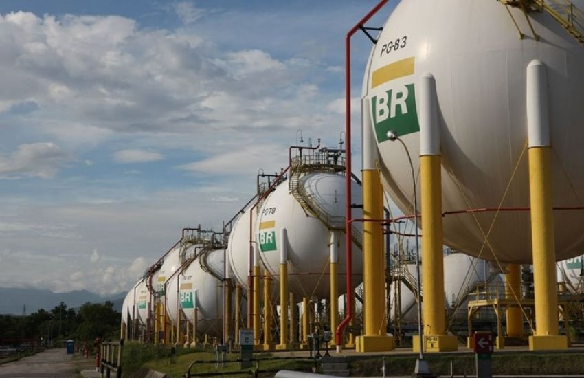 Bolsonaro critica aumento de 39% no gás natural 