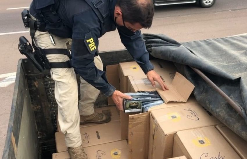PRF prende contrabandista com R$ 1,5 milhão em cigarros paraguaios em Tapes 