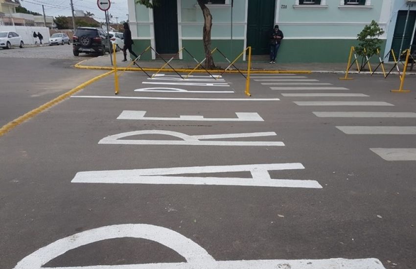 Camaquã reforça pintura de sinalização de trânsito 