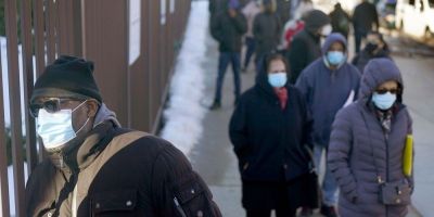 EUA liberam uso de máscara em ambientes abertos e fechados para pessoas vacinadas contra a covid-19