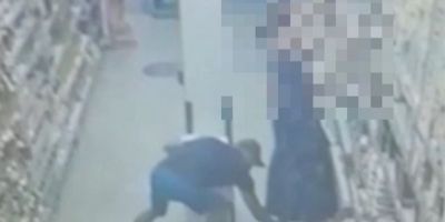 Homem é preso após tirar foto por baixo de vestido de mulher em supermercado