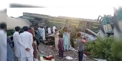 TRAGÉDIA: Colisão entre dois trens deixa ao menos 35 passageiros mortos no Paquistão