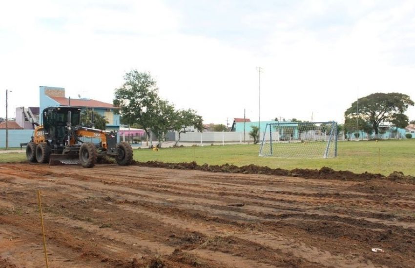 Começa preparação da nova quadra de vôlei de areia do Ginásio de Esportes de Camaquã 