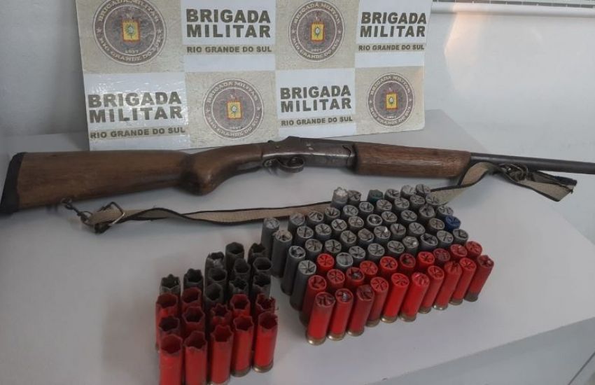 Espingarda e munições são apreendidas com homem em surto no interior de São Lourenço do Sul 