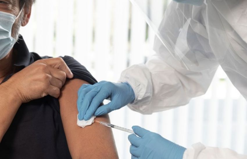 Vacinação já evitou mais de 40 mil mortes de idosos por covid-19 no Brasil, aponta novo estudo da UFPel 