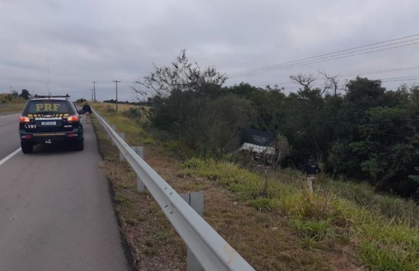 Motorista de caminhão com placas de Camaquã morre em acidente na BR-116 