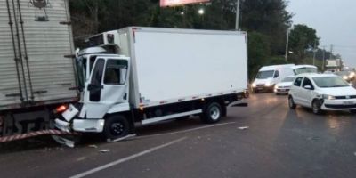 Colisão envolvendo carro e dois caminhões deixa feridos em rodovia gaúcha