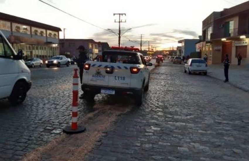 Derramamento de óleo causa transtorno no trânsito da Avenida José Loureiro da Silva em Camaquã  