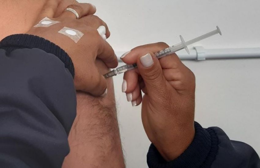 Ministério distribui mais de 160 milhões de vacinas contra covid-19 