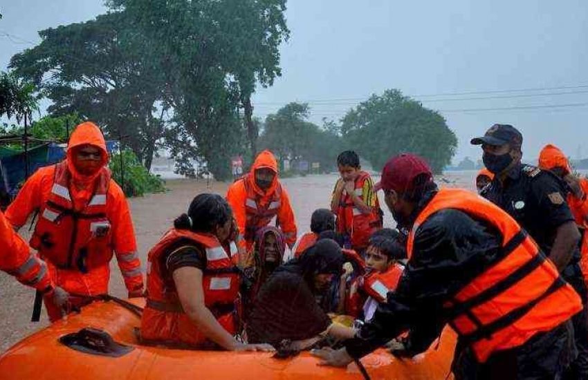 Pelo menos 67 pessoas morrem na Índia em enchentes e deslizamentos 