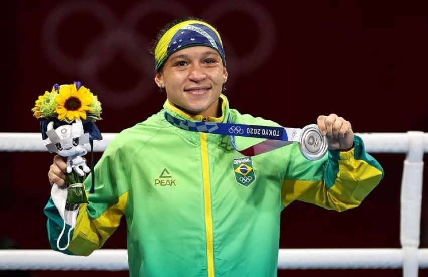 Olimpíada de Tóquio: Bia Ferreira conquista prata no boxe 