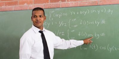 Governo do RS abre processo para contratação temporária de 4 mil professores