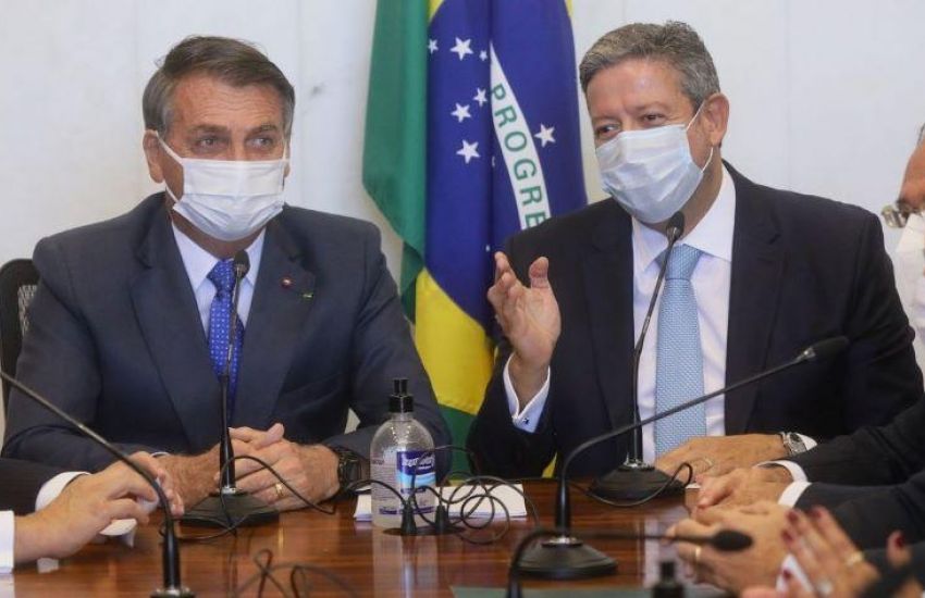 AUXÍLIO BRASIL: Bolsonaro entrega medida provisória do novo Bolsa Família 