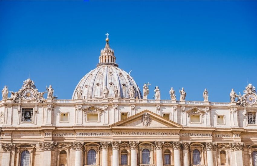 Vaticano pune ex-arcebispo polonês por negligência sobre abuso sexual 