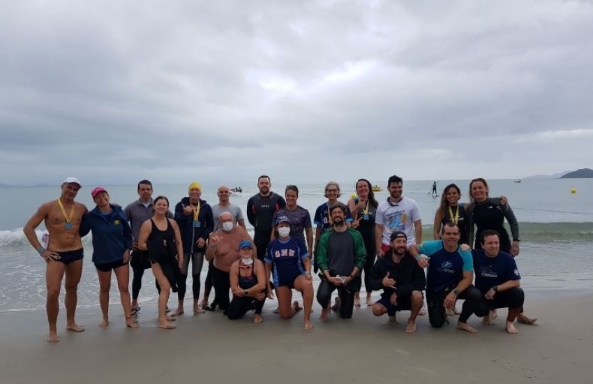 Nadadores do Grupo Tchê Travessias conquistam bons resultados em maratona aquática no litoral de Santa Catarina 