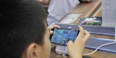 China proíbe crianças de jogar videogame online durante a semana