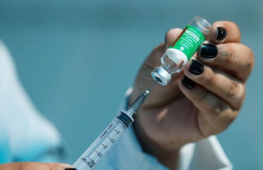 Quatro estudantes de Medicina são denunciados pelo MP gaúcho por burlar sistema de vacinação da covid-19 