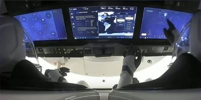 Foguete da SpaceX decola para levar 1ª tripulação civil para a órbita