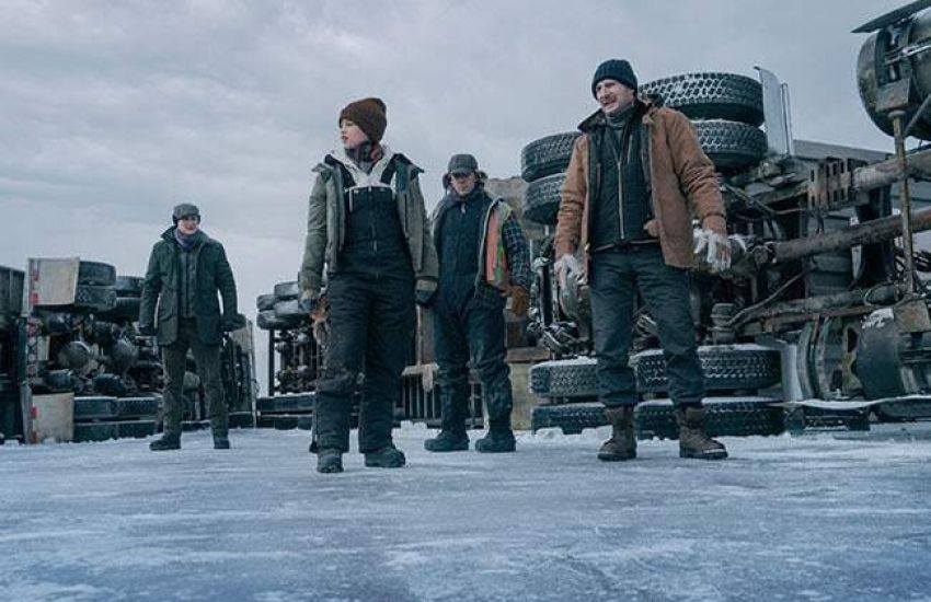 Liam Neeson arrisca a vida em estrada de gelo no trailer de Missão Resgate 