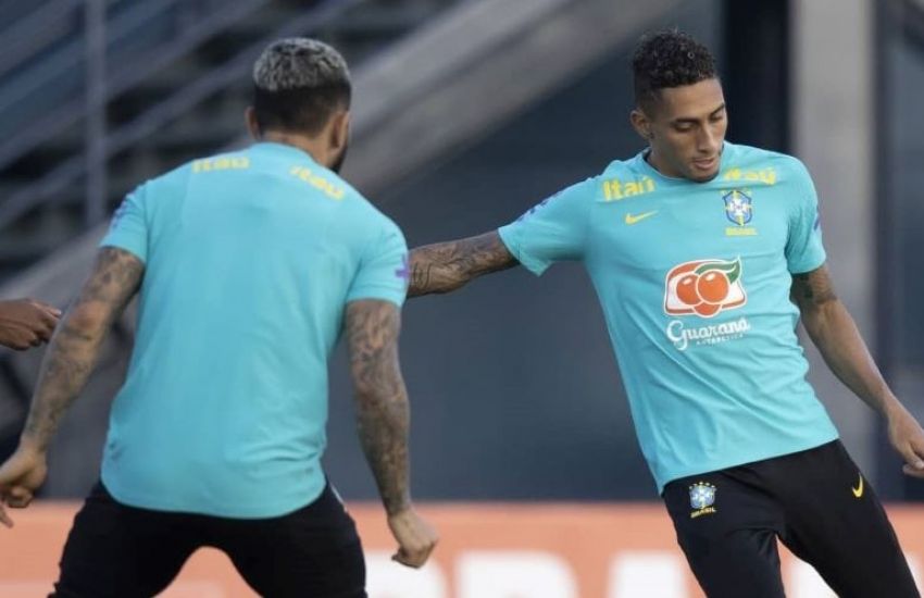 Seleção brasileira enfrenta Uruguai buscando virtual classificação para Copa do Mundo 