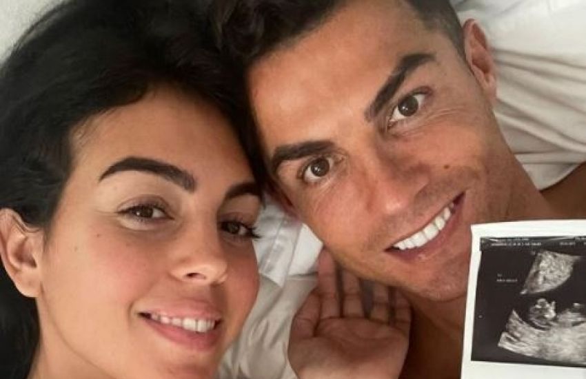 Cristiano Ronaldo anuncia que esposa está grávida de gêmeos   