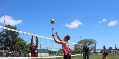 Campeonato de vôlei de areia movimenta o Ginásio de Esportes em Camaquã 