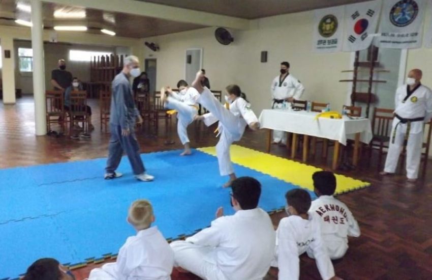 Realizado em Camaquã teste de graduação de Taekwondo  