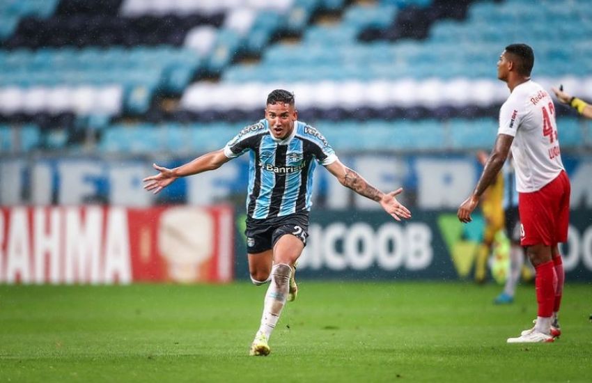 Grêmio goleia Bragantino e volta a sonhar no Brasileirão  