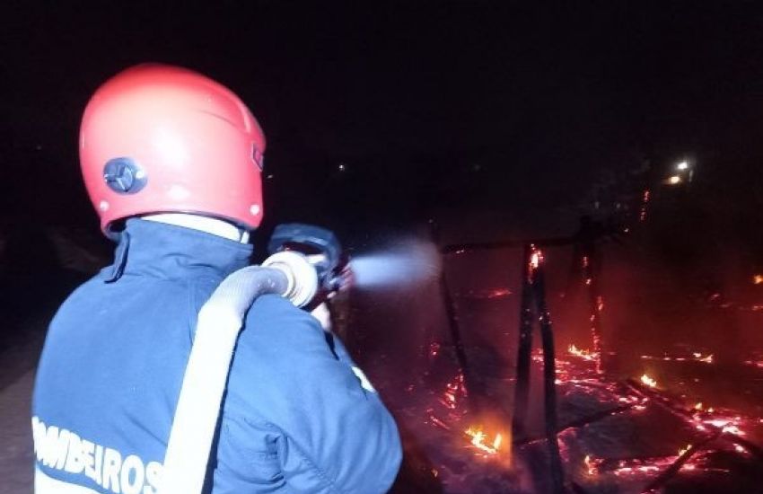 Incêndio em serraria desativada mobiliza bombeiros em Sentinela do Sul  