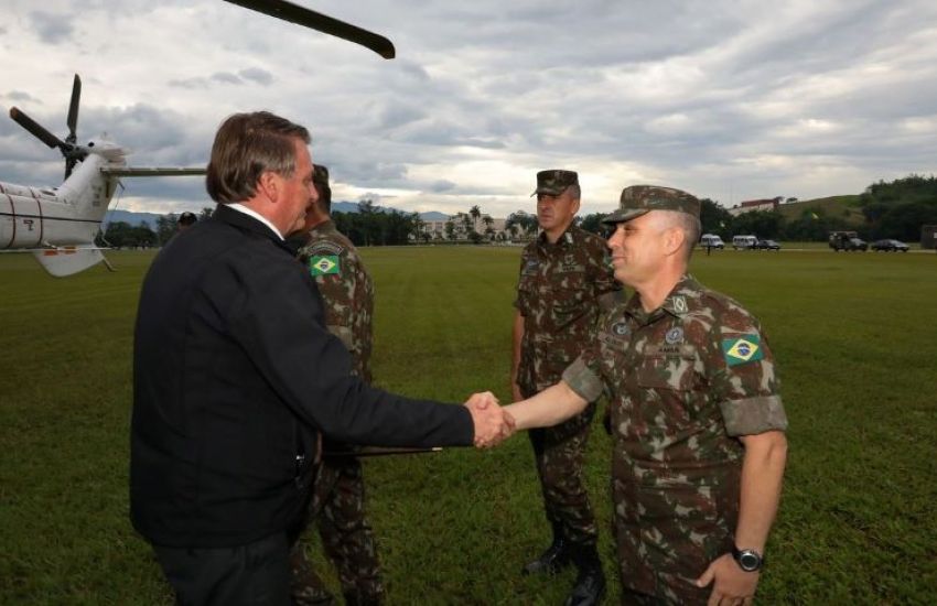 Bolsonaro participa da formatura de cadetes do Exército na Aman 