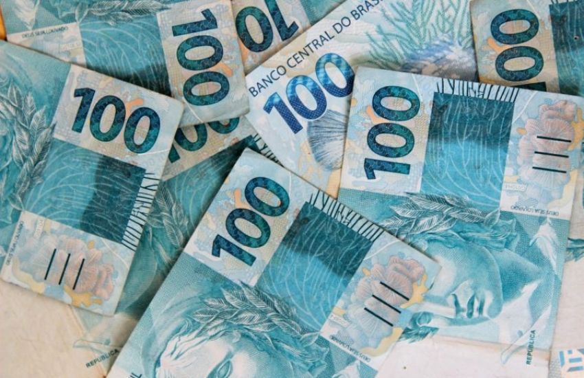 Governo gaúcho paga metade do 13º salário de 2021 nesta segunda 