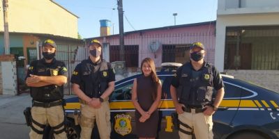 PRF vai ao aniversário de menina que sonha em ser policial