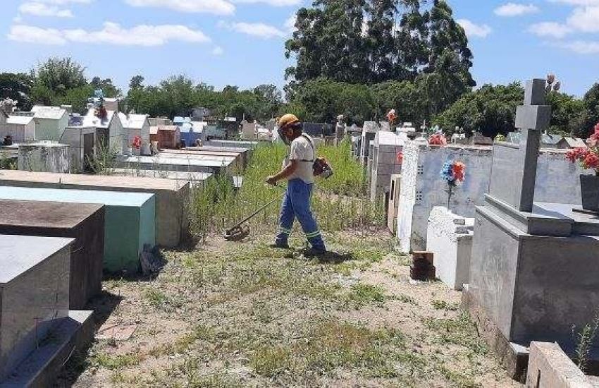 Secretaria da Infraestrutura realiza roçada e limpeza no cemitério da Pacheca 