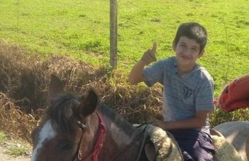 Menino gaúcho morre após levar coice de cavalo em anexo de CTG em SC 