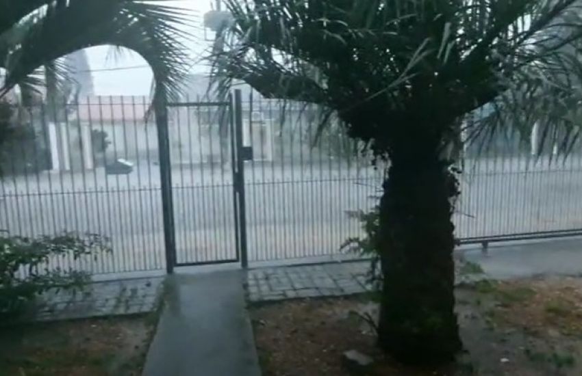 Tempestade causa outra vez alagamentos e falta de luz em Camaquã  