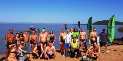 Praia das Garças, em Porto Alegre, foi palco para a primeira edição deste ano do Projeto Nadando Pelos Cartões Postais