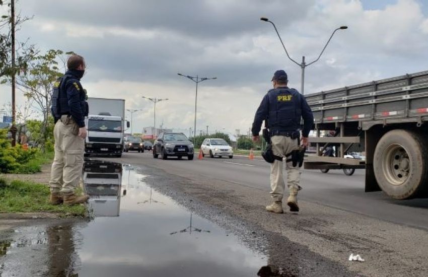PRF recupera caminhão negociado por estelionatário em Pelotas 