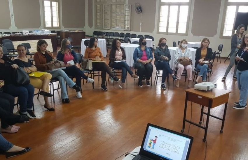 Realizado 1° Encontro de formação para professores da Educação Especial em 2022 em Camaquã 