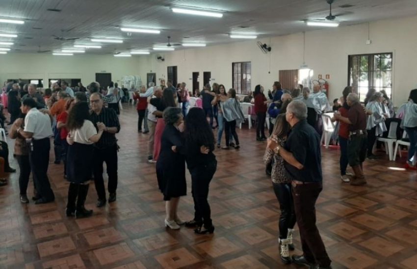 Bailando na Melhor Idade reúne grande público de idosos em Camaquã 