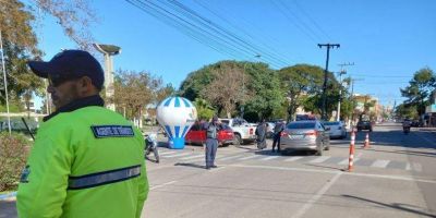 Divisão de Trânsito de Camaquã realiza conscientização sobre Maio Amarelo