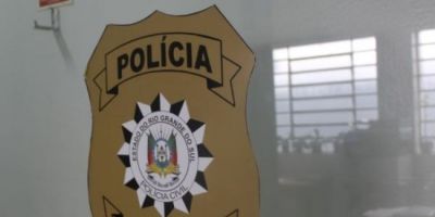 Suspeito de atirar em companheira grávida se apresenta na polícia e acaba preso na Região Metropolitana