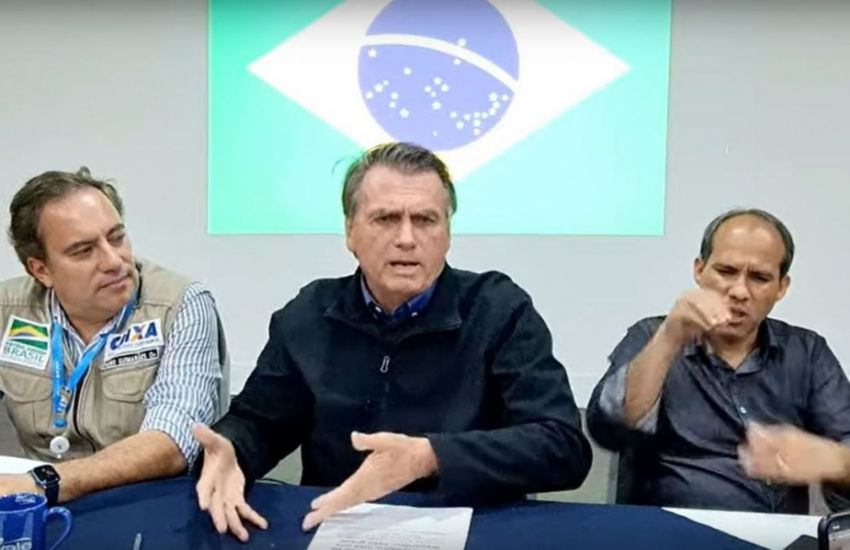 Bolsonaro afirma que segue confiando em ex-ministro investigado 
