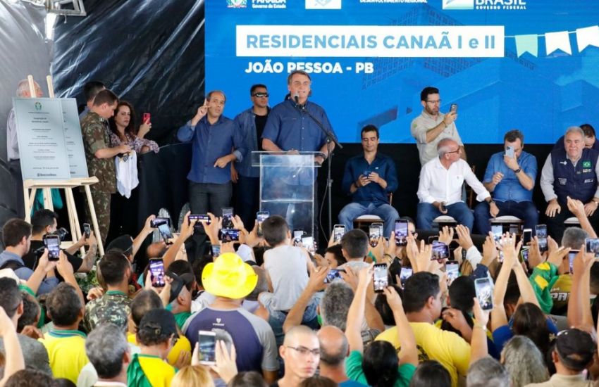 Aumento do Auxílio Brasil pode superar efeitos da pandemia, diz Bolsonaro 